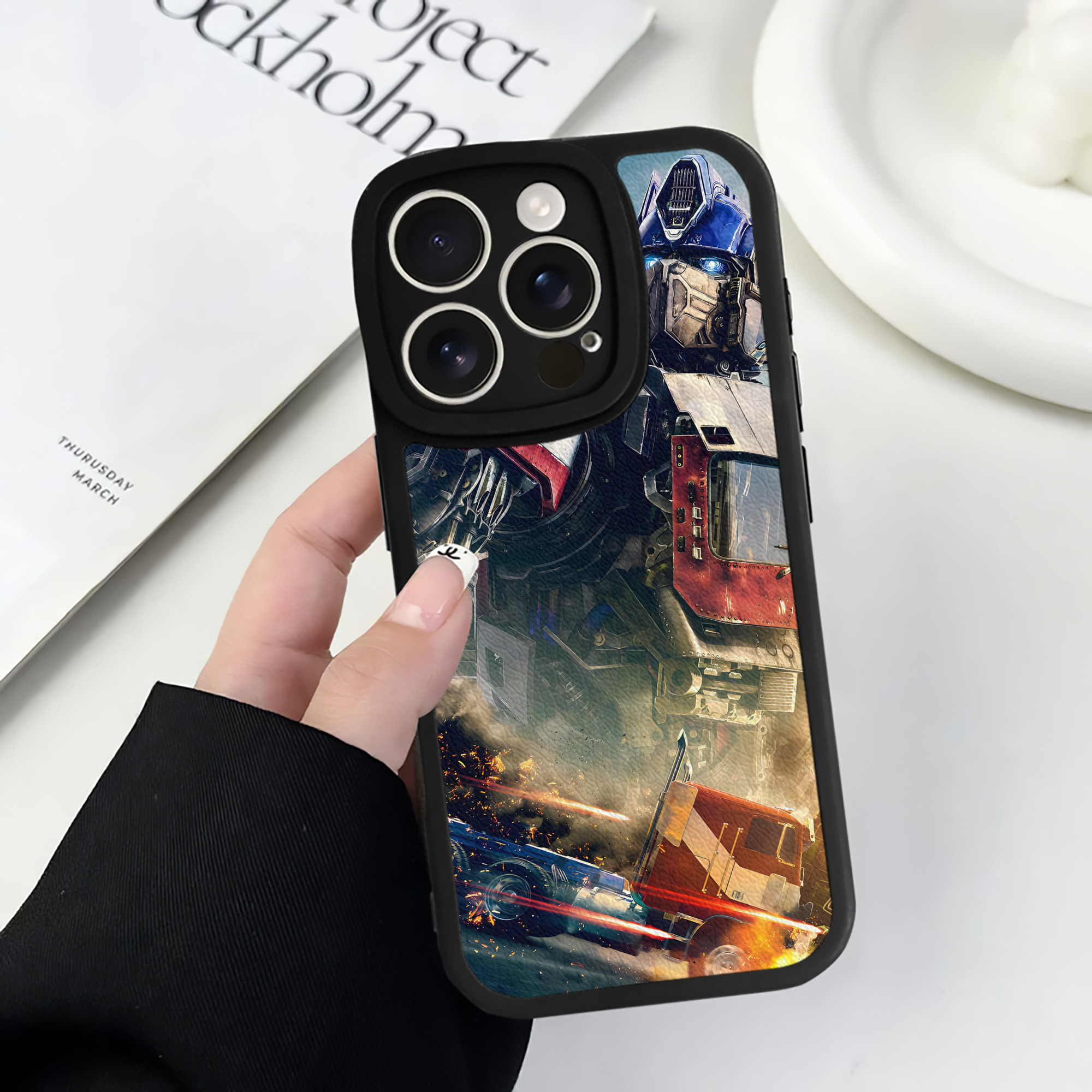 （画像用） Transformers トランスフォーマー 【iPhone 16シリーズ対応】シリコンスマホケース（レザー調） 材質：シリコン